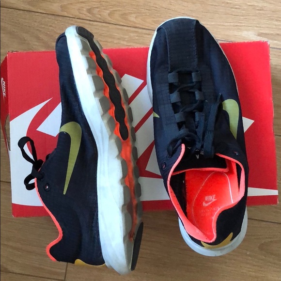 Nike Mayfly Lite SI Sneakers - Picture 4 of 5